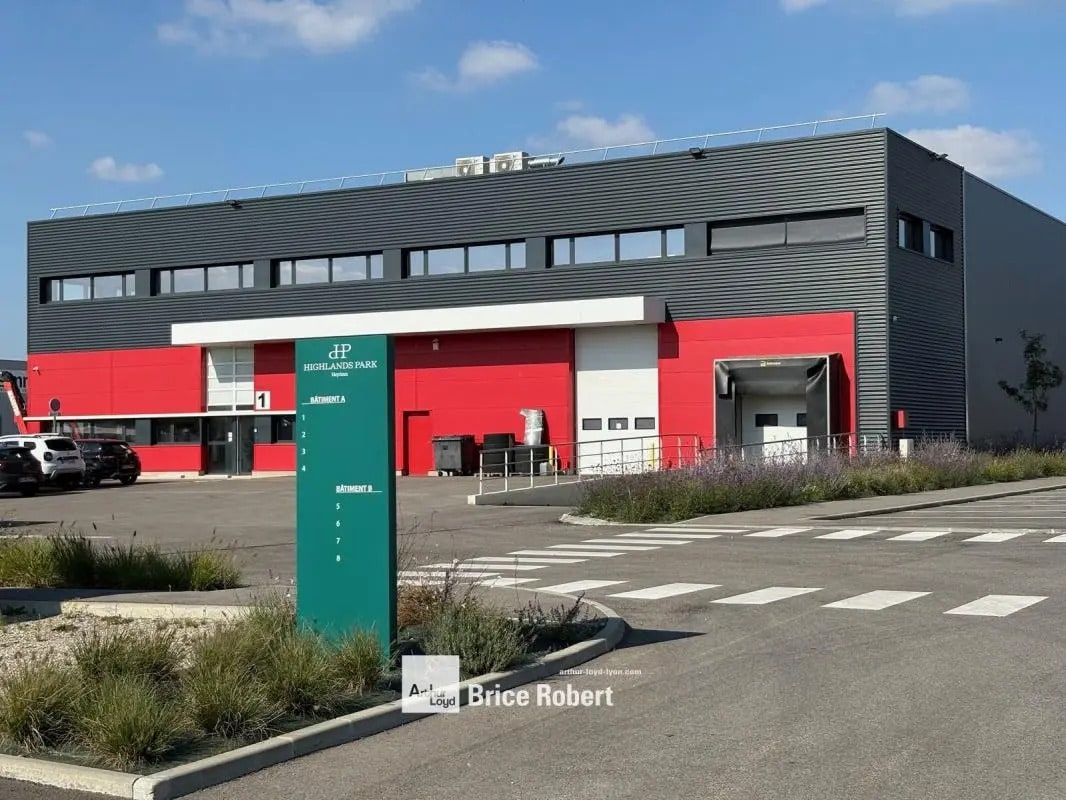 Local d’activités dans Heyrieux à louer Photo de l’immeuble– Image 1 sur 8