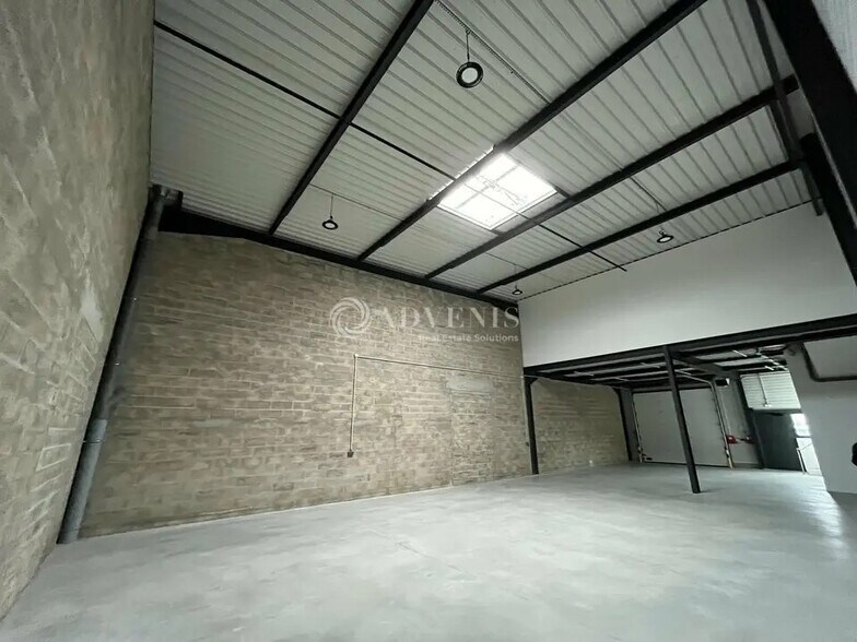 Local d’activités dans Lieusaint à louer - Photo intérieure – Image 2 sur 12