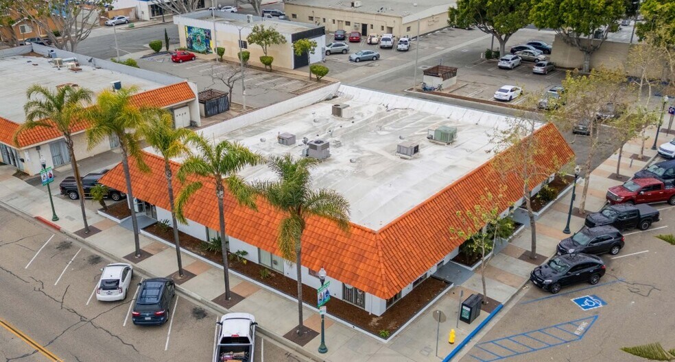 300 W 5th St, Oxnard, CA à vendre - Photo de l’immeuble – Image 2 sur 3