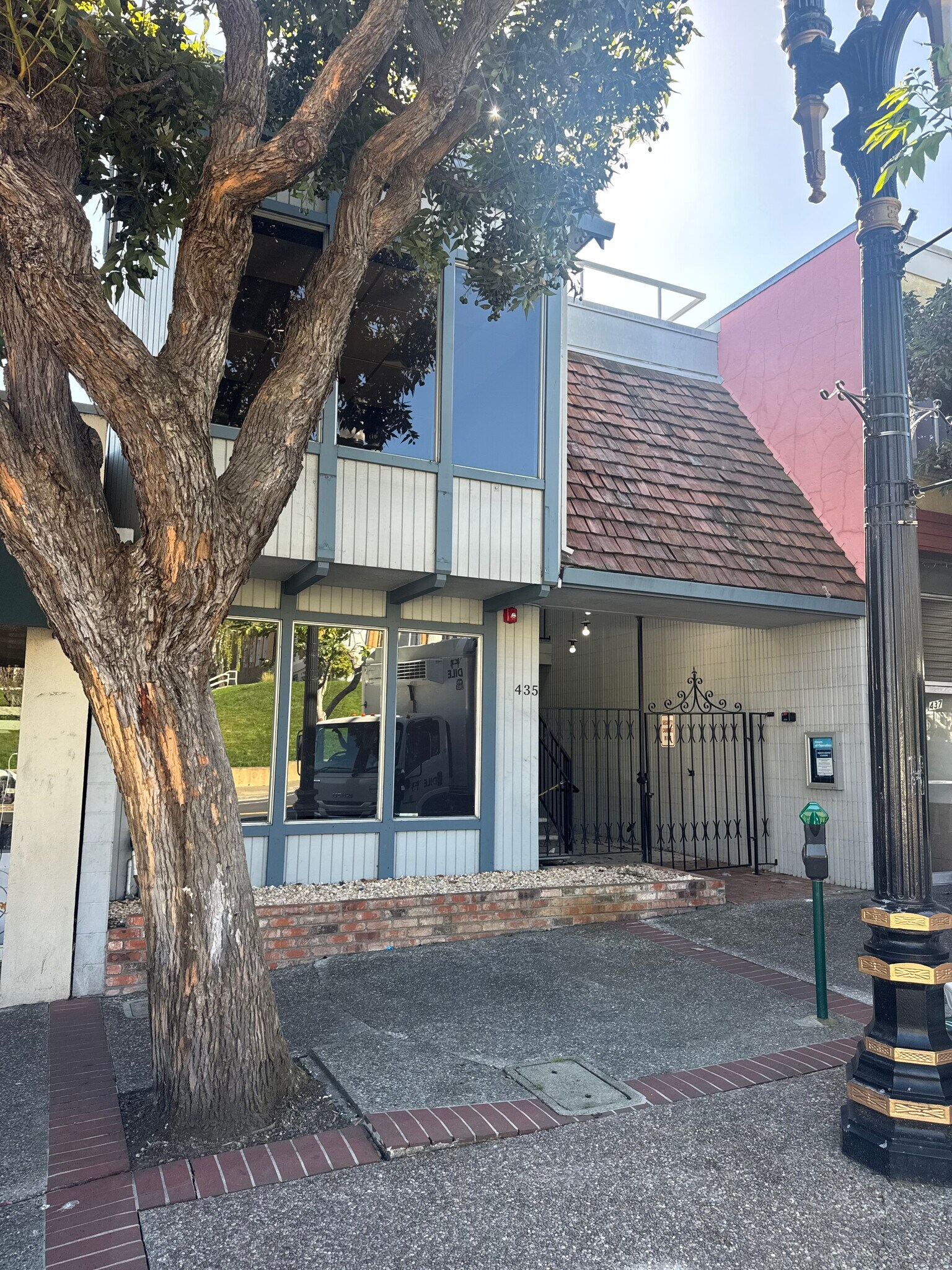 435 Grand Ave, South San Francisco, CA à vendre Photo principale– Image 1 sur 36