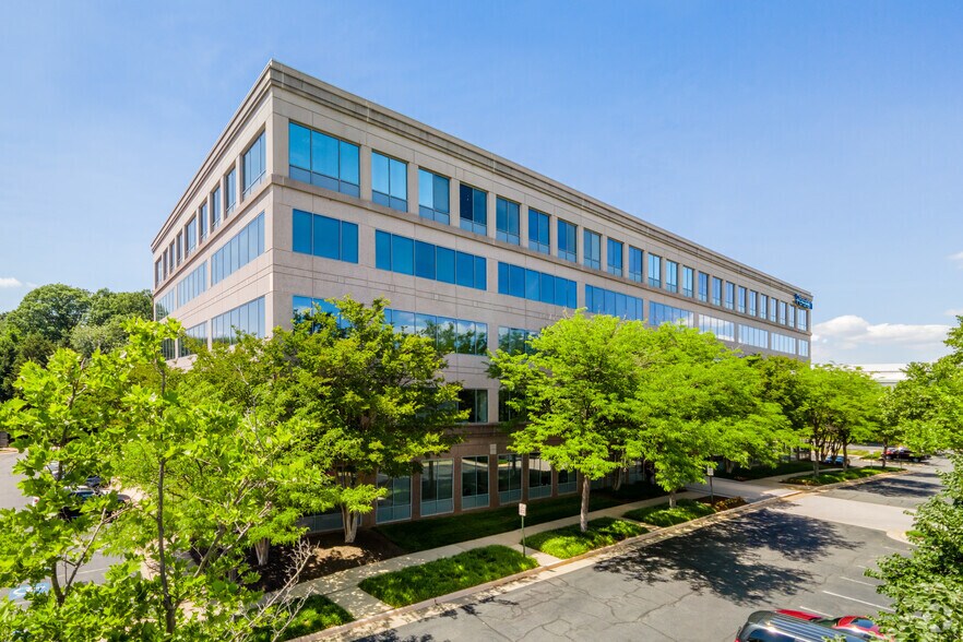 14900 Conference Center Dr, Chantilly, VA à louer - Photo principale – Image 1 sur 11