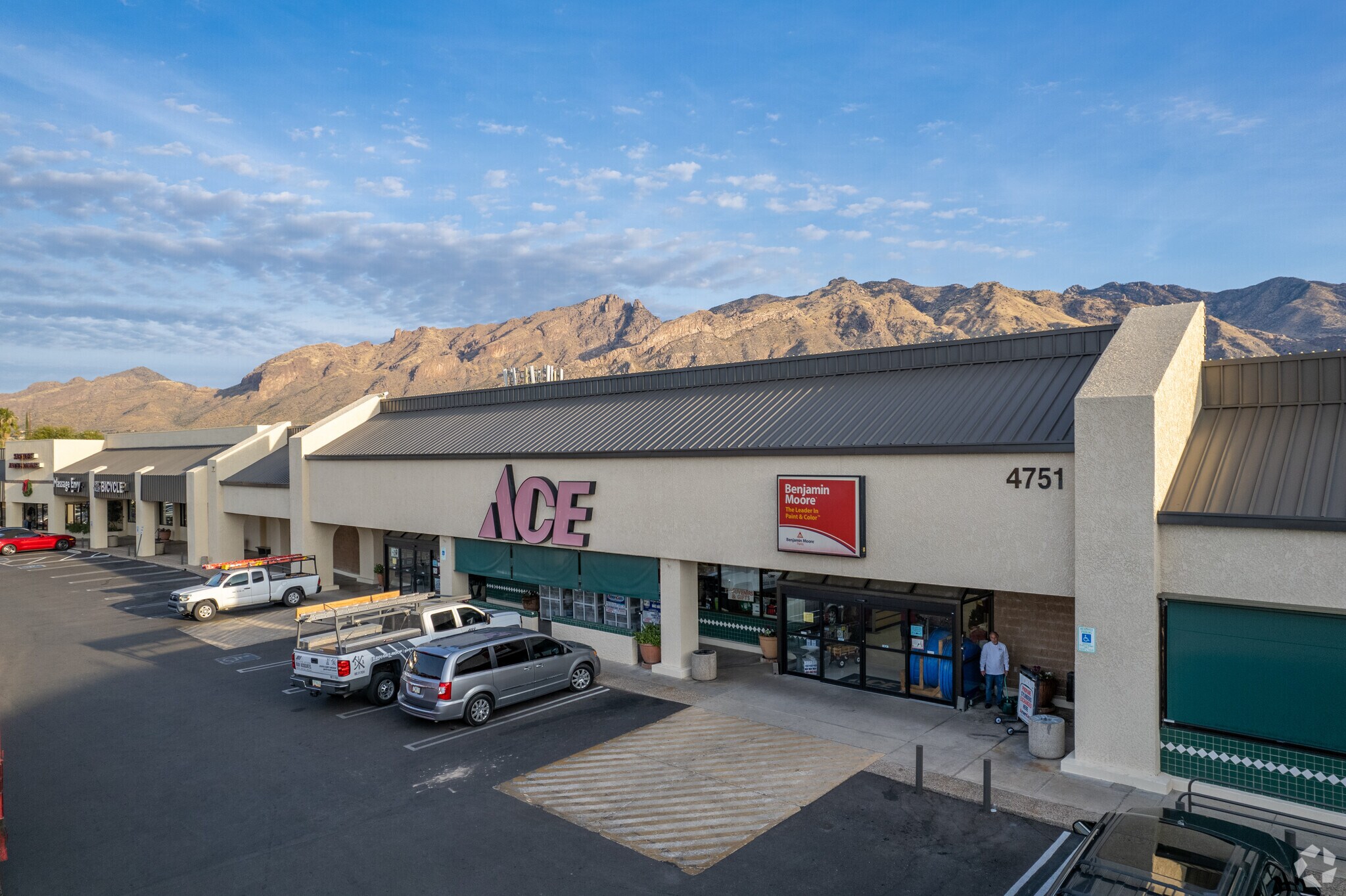 4717-4777 E Sunrise Dr, Tucson, AZ à louer Photo principale– Image 1 sur 7