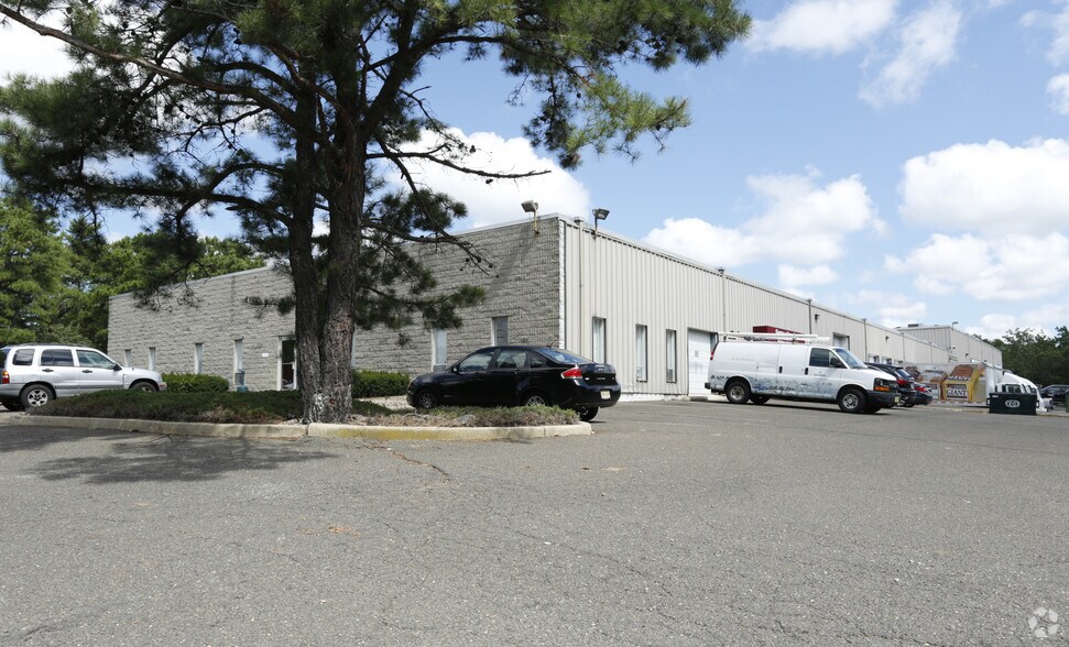 730 Airport Rd, Lakewood, NJ à louer - Photo de l’immeuble – Image 3 sur 5