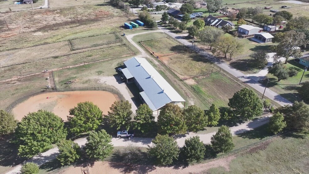 11217 Foutch Rd, Pilot Point, TX à vendre - Vidéo sur l’annonce professionnelle – Image 2 sur 12