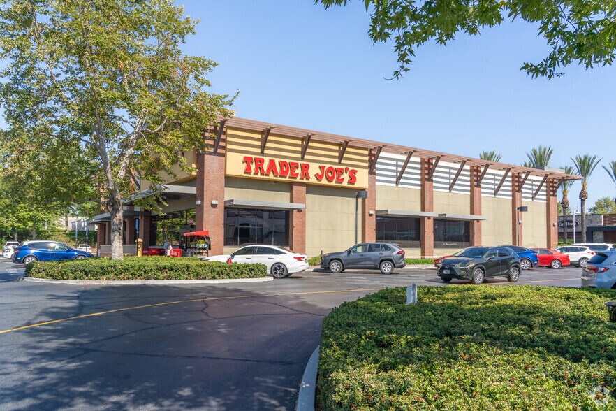 13911 Peyton Dr, Chino Hills, CA à vendre - Photo principale – Image 1 sur 4