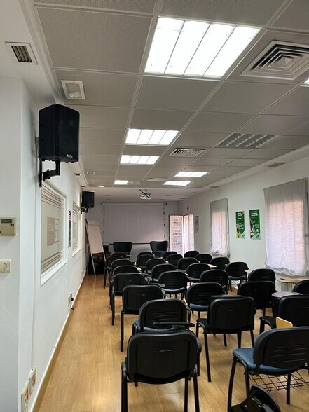 Bureau dans Madrid, Madrid à louer - Photo de l’immeuble – Image 1 sur 12