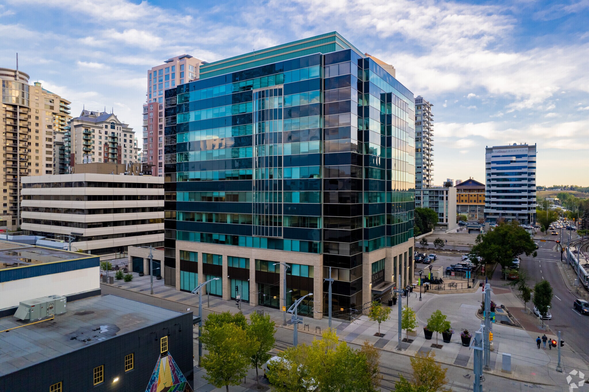 1000 7th Ave SW, Calgary, AB à louer Photo principale– Image 1 sur 19