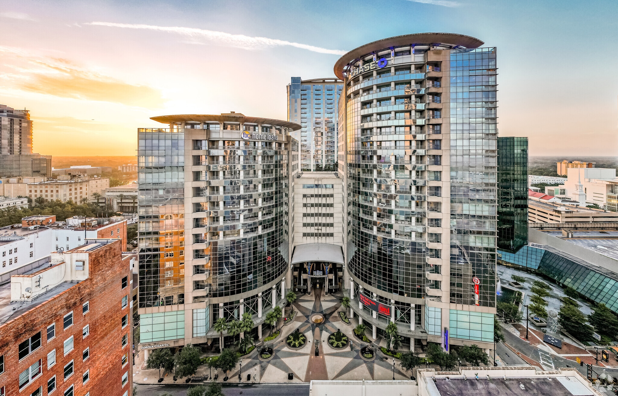 121 S Orange Ave, Orlando, FL à louer Photo principale– Image 1 sur 31