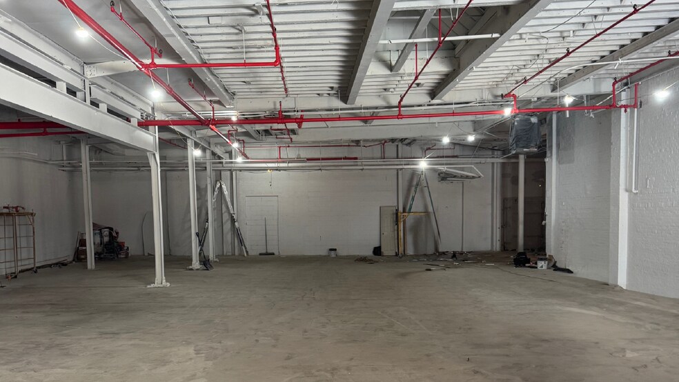 276 Greenpoint Ave, Brooklyn, NY à louer - Photo de l’immeuble – Image 3 sur 3