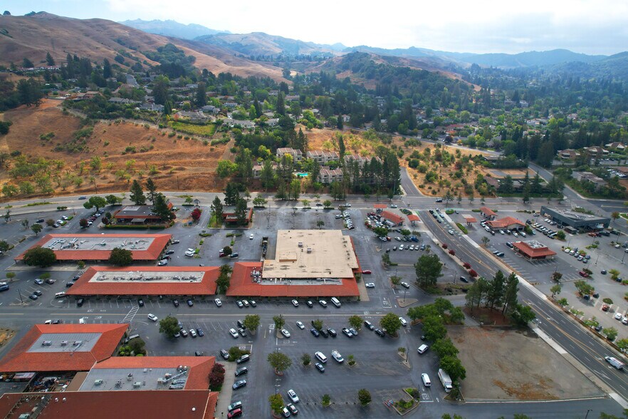 1405 Moraga Way, Moraga, CA à louer - Photo de l’immeuble – Image 3 sur 4