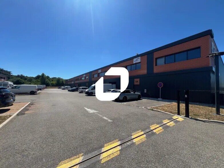 Local d'activités dans Vaulx-Milieu à vendre - Photo de l’immeuble – Image 1 sur 24