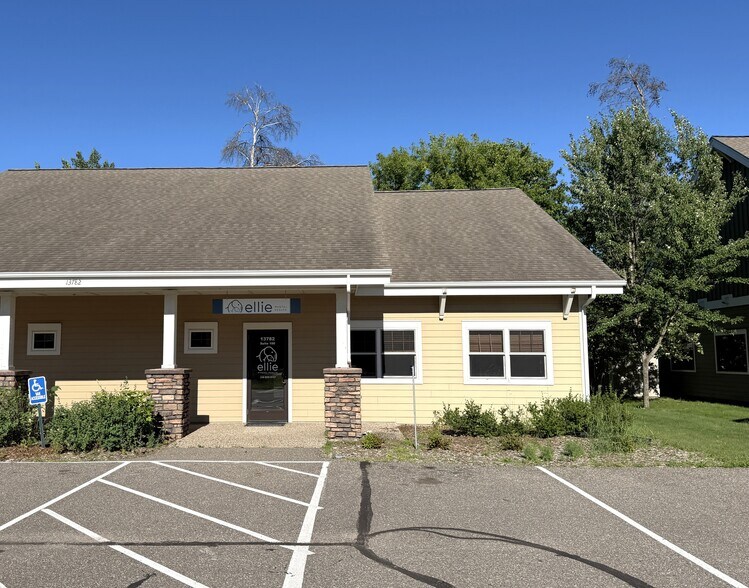 13782 Bluestem Ct, Baxter, MN à louer - Photo de l’immeuble – Image 3 sur 7