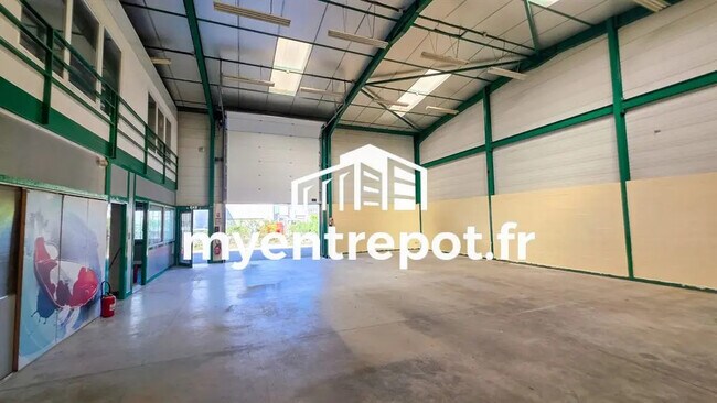 Plus de détails pour Industriel/Logistique à louer