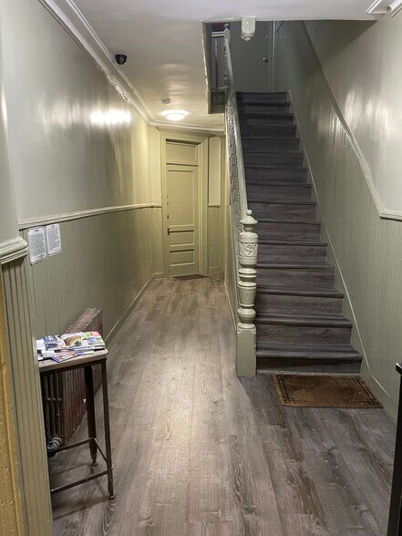 532 39th St, Brooklyn, NY à vendre - Hall d’entrée – Image 2 sur 3