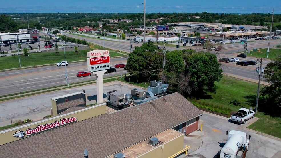 108th & Maple Rd, Omaha, NE à louer - Vidéo sur l’annonce professionnelle – Image 2 sur 12