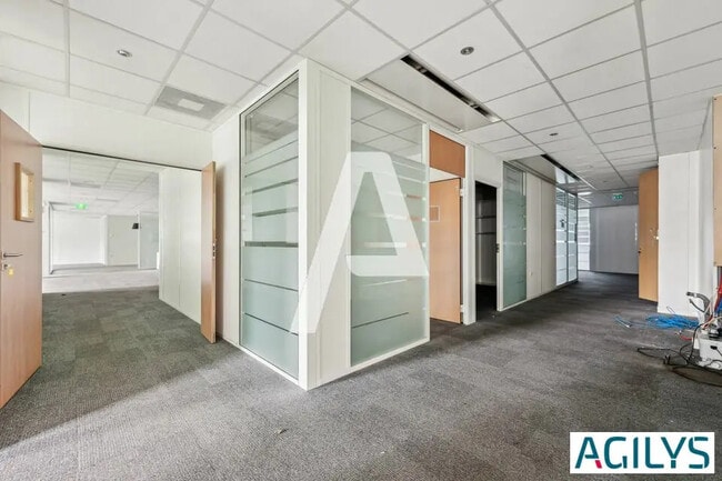 Plus de détails pour Local d'activités à louer