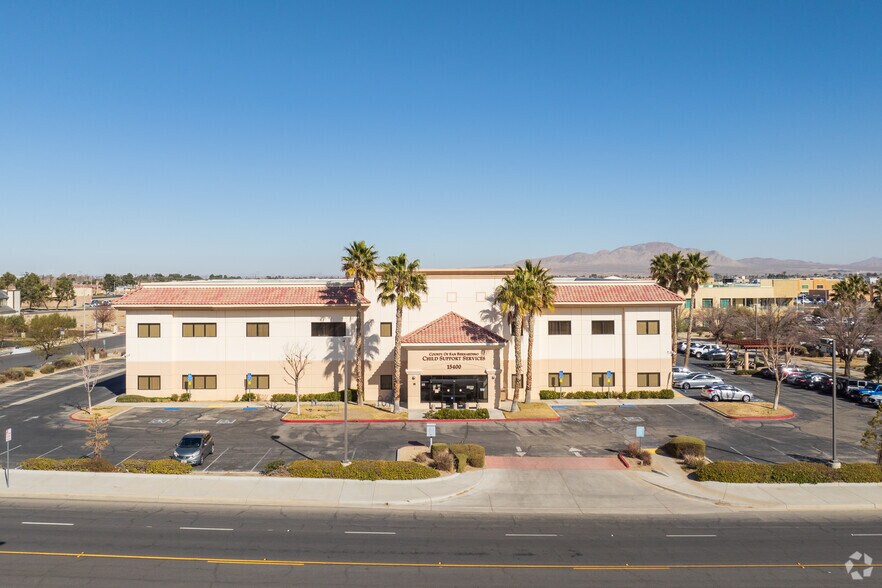 15400 Civic Dr, Victorville, CA à vendre - Photo de l’immeuble – Image 3 sur 5