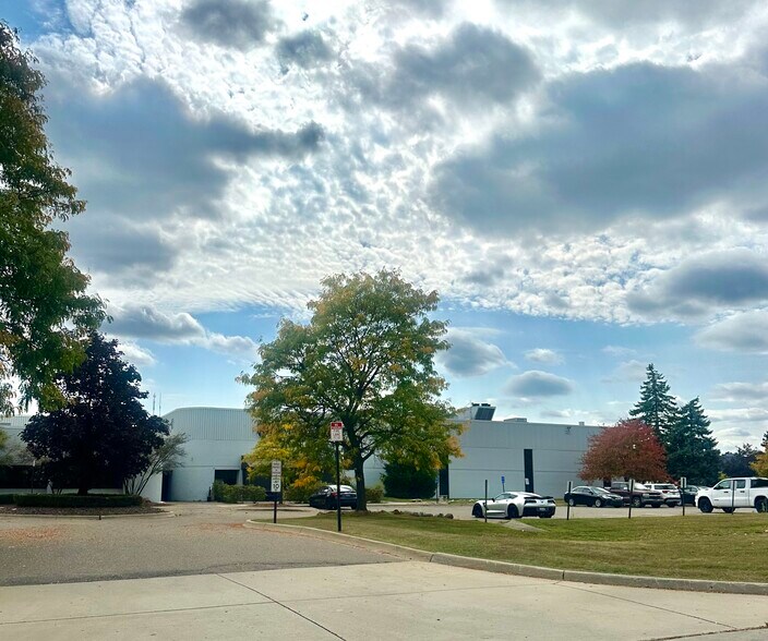 2700 Product Dr, Rochester Hills, MI à louer - Photo de l’immeuble – Image 2 sur 6