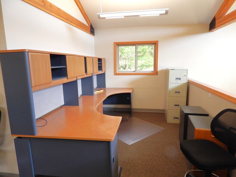 277 Medical Loop, Roseburg, OR à louer - Photo de l’immeuble – Image 2 sur 46