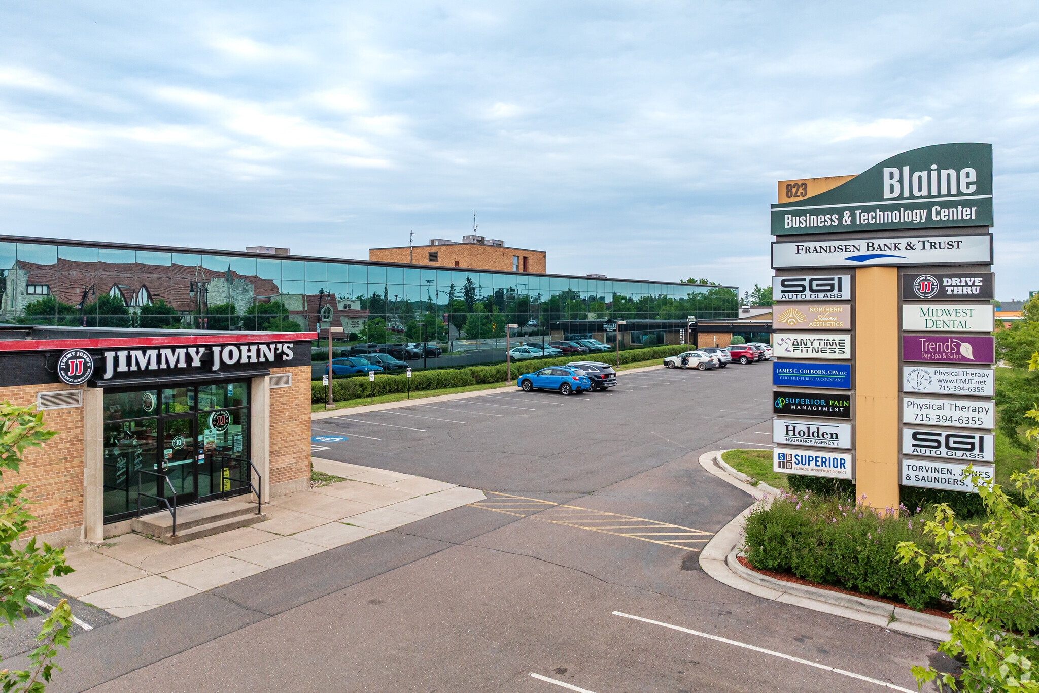 823 Belknap St, Superior, WI à louer Photo principale– Image 1 sur 7