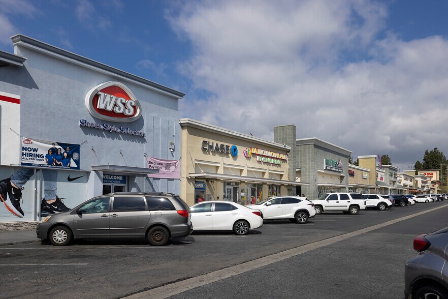 9081 Woodman Ave, Arleta, CA à louer - Photo de l’immeuble – Image 3 sur 6