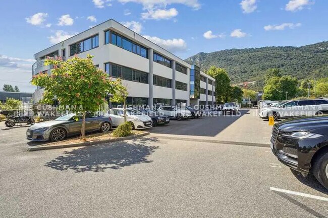 Plus de détails pour 399 Avenue Du Chateau De Jouques, Gémenos - Bureau à louer