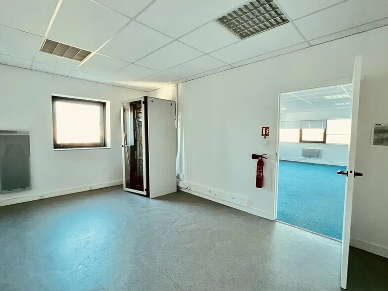 Bureau dans Caen à louer - Photo de l’immeuble – Image 2 sur 23