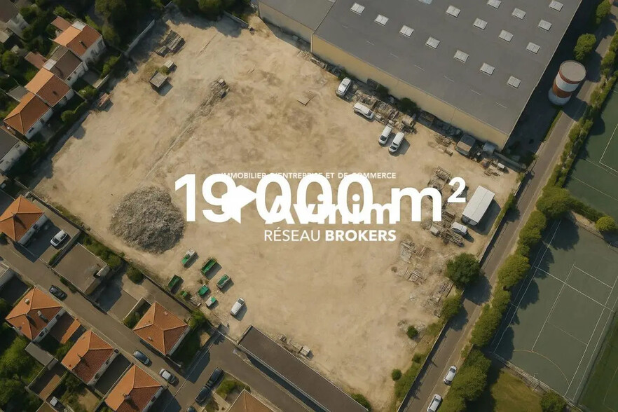 Terrain dans La Courneuve à louer - Photo de l’immeuble – Image 3 sur 4