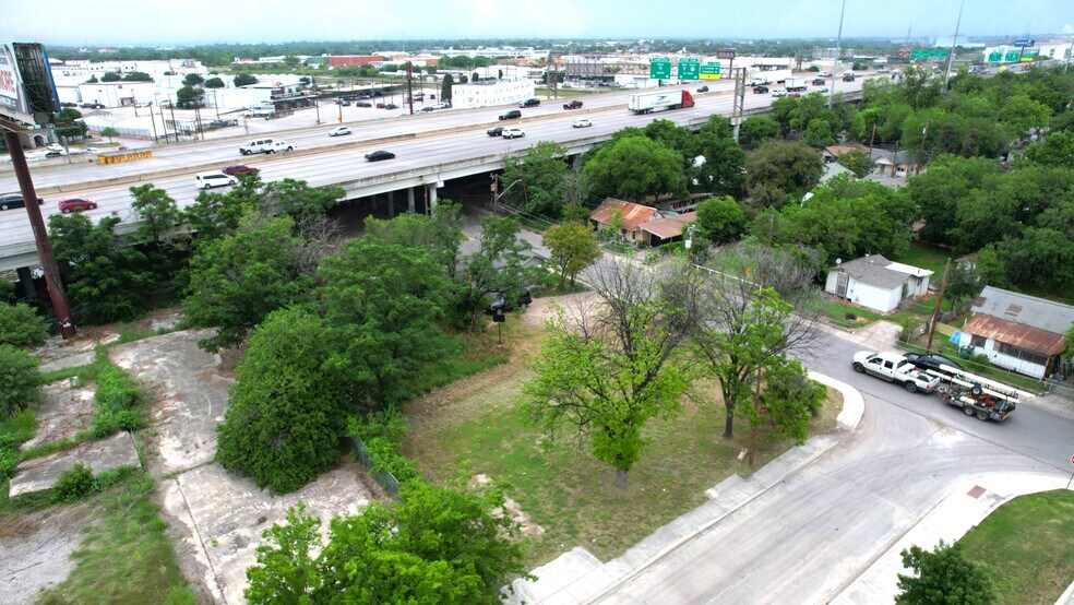 442 Furnish Ave, San Antonio, TX à vendre - Photo de l’immeuble – Image 2 sur 6