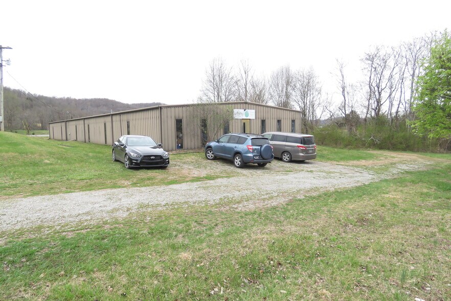 436 Mountain St, Doyle, TN à vendre - Photo de l’immeuble – Image 1 sur 10