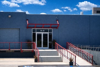 5930 W Jefferson Blvd, Los Angeles, CA à louer Photo intérieure– Image 1 sur 7