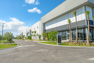 311 Racetrack Loop, Pompano Beach, FL à louer Photo intérieure– Image 2 sur 24