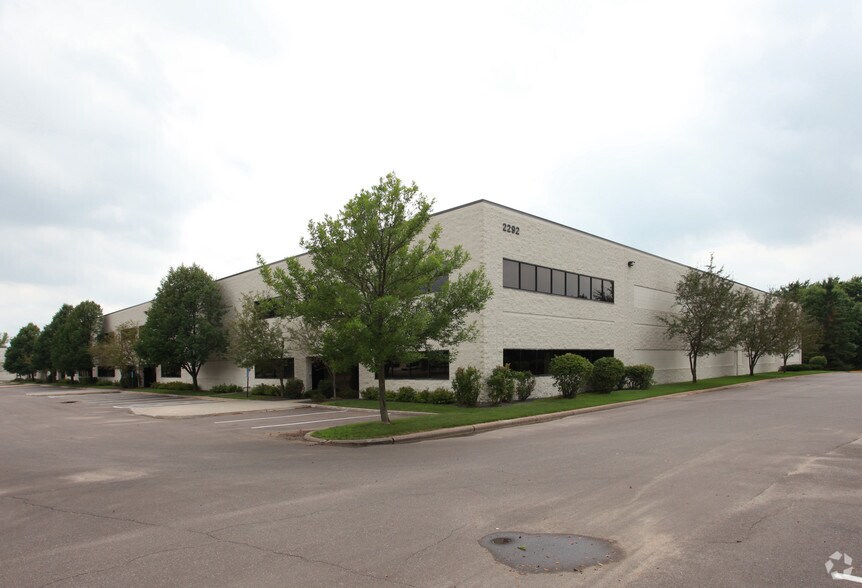 2290-2298 Woodale Dr, Mounds View, MN à louer - Photo de l’immeuble – Image 1 sur 3