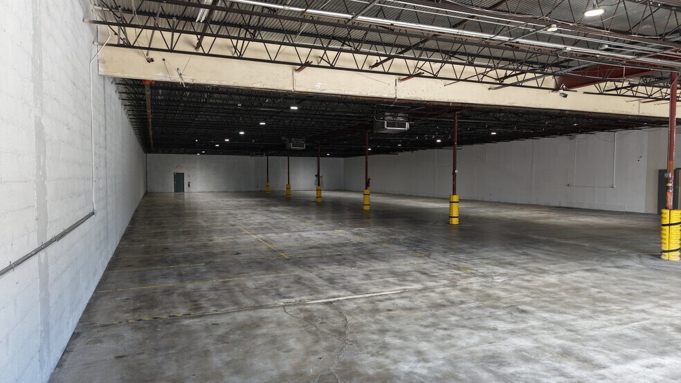 8007-8115 NW 74th Ave, Miami, FL à louer - Photo de l’immeuble – Image 3 sur 61