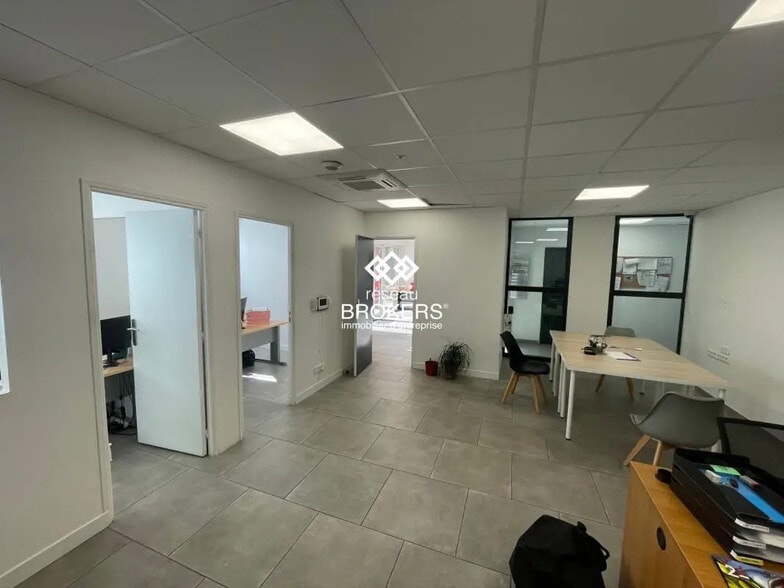 Industriel/Logistique dans Vitrolles à louer - Photo intérieure – Image 2 sur 6