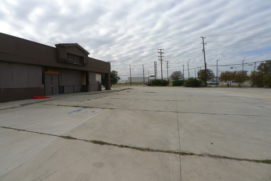 6180 Walzem Rd, San Antonio, TX à louer - Photo de l’immeuble – Image 3 sur 7
