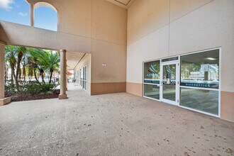 15751 San Carlos Blvd, Fort Myers, FL à louer Photo intérieure– Image 2 sur 33