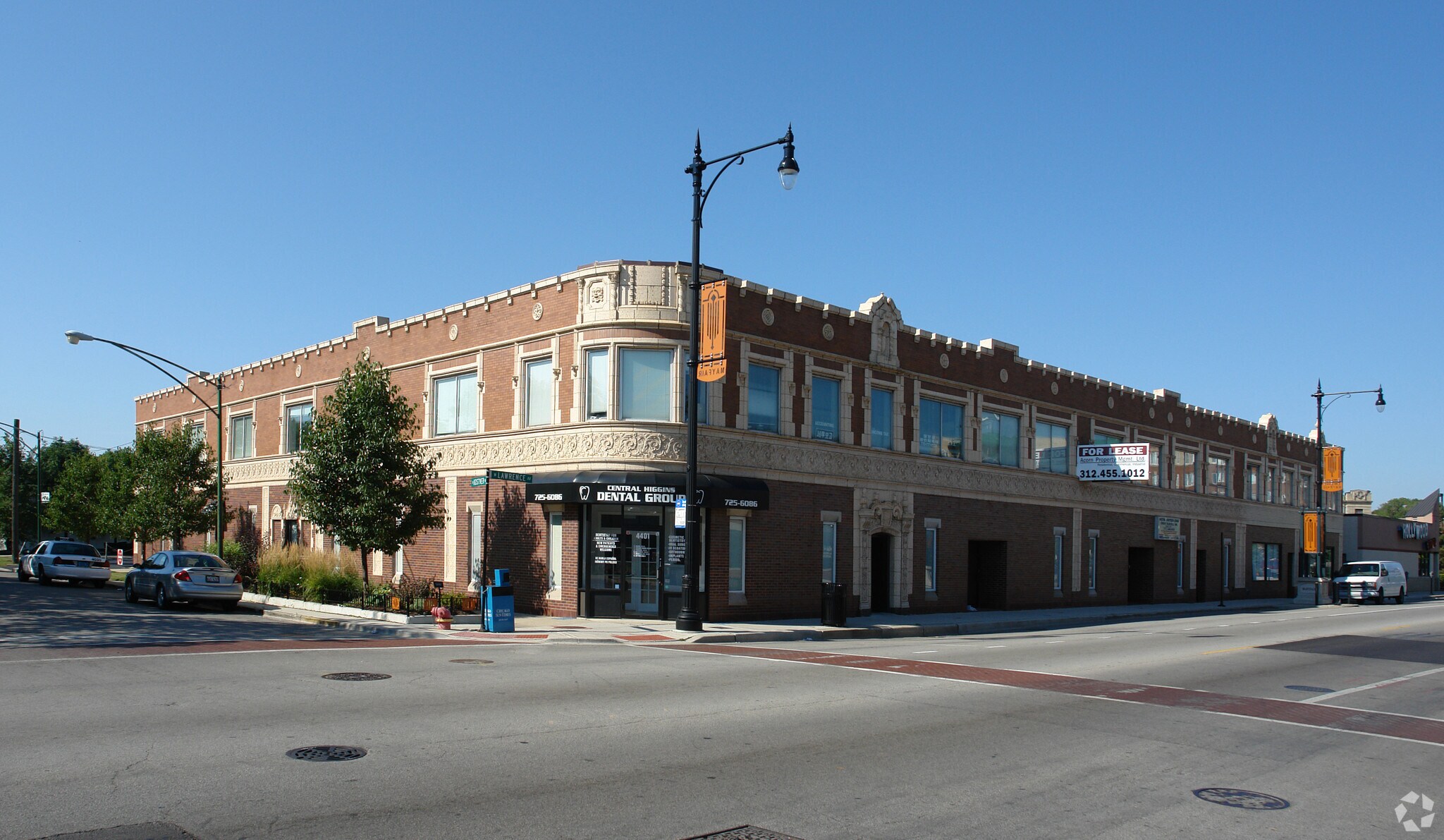 4403 W Lawrence Ave, Chicago, IL à louer Photo principale– Image 1 sur 23