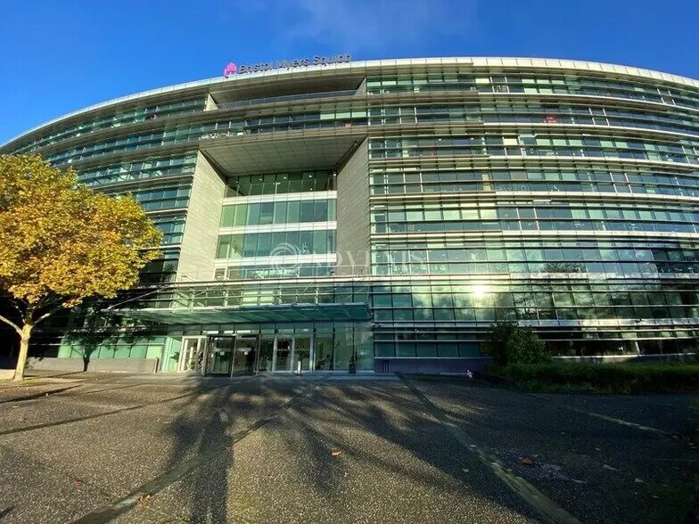 Bureau dans Rueil-Malmaison à louer - Photo de l’immeuble – Image 1 sur 12