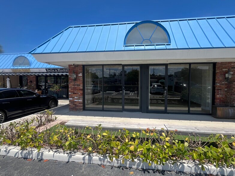 3700 S Dixie Hwy, West Palm Beach, FL à louer - Photo de l’immeuble – Image 1 sur 8