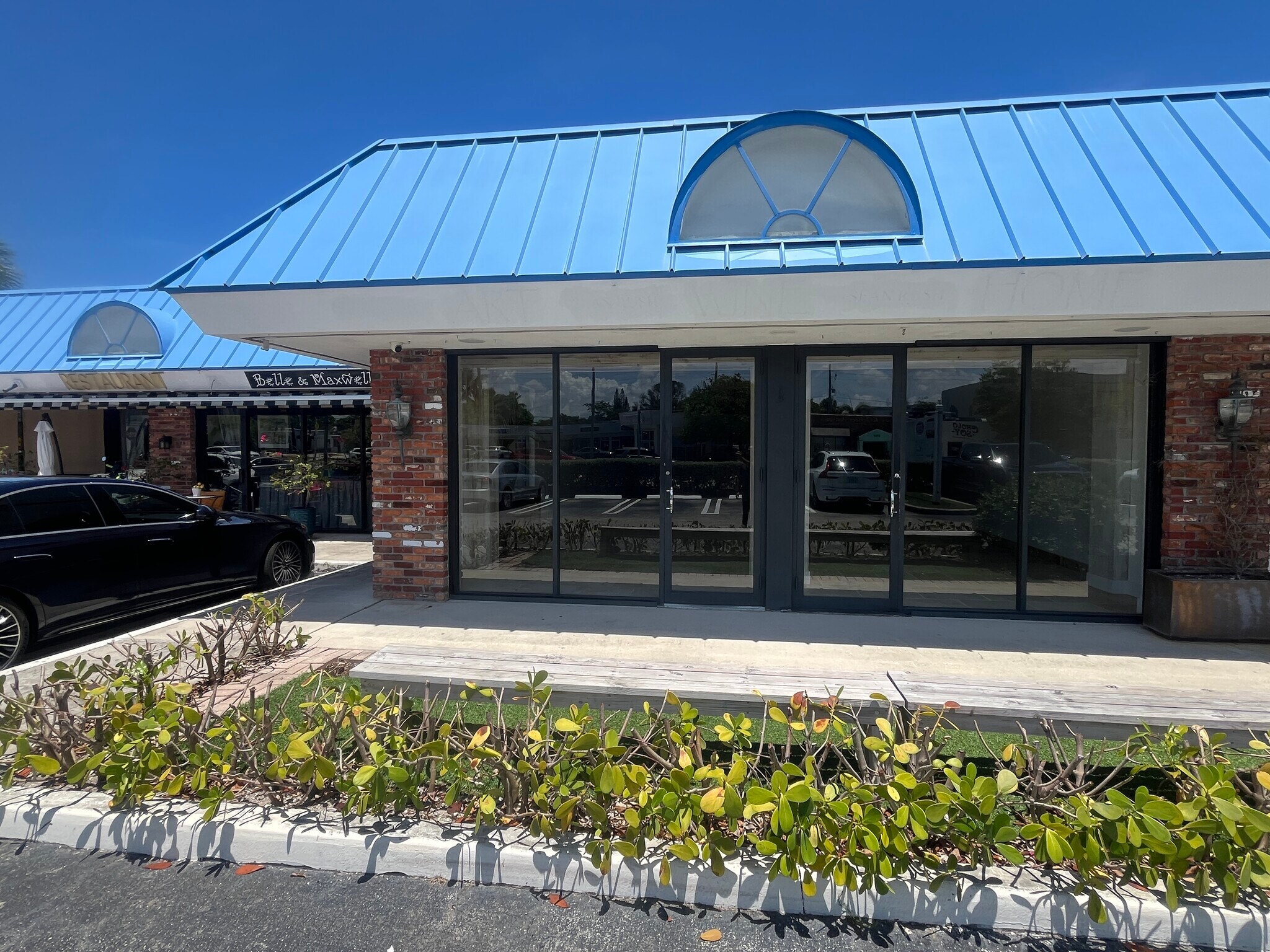 3700 S Dixie Hwy, West Palm Beach, FL à louer Photo de l’immeuble– Image 1 sur 9