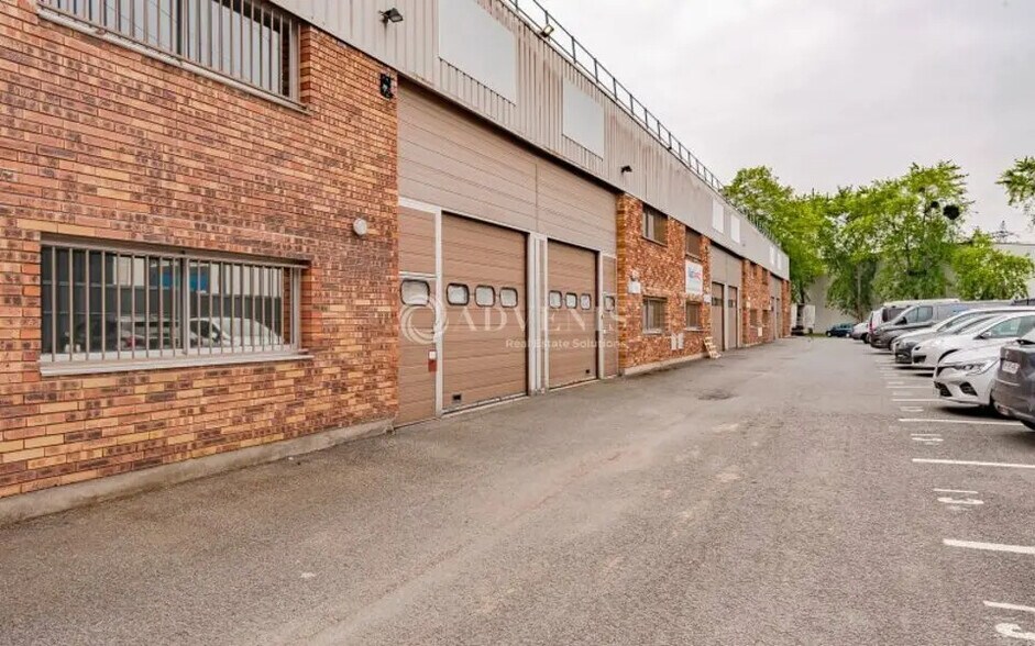 Local d’activités dans Lisses à louer - Photo de l’immeuble – Image 1 sur 7