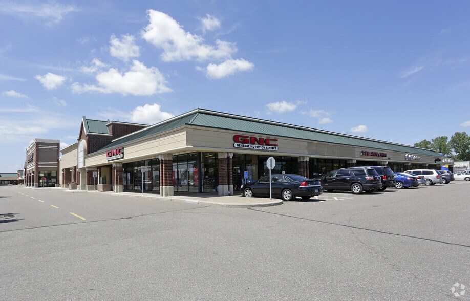 12900-13020 Riverdale Dr NW, Coon Rapids, MN à louer - Photo principale – Image 2 sur 24
