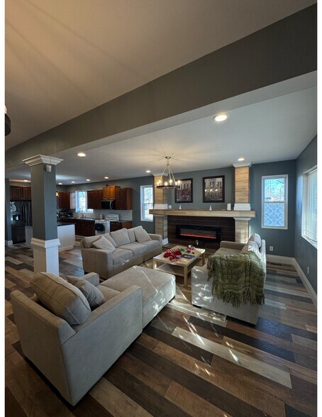 3710 E Washington St, Indianapolis, IN à vendre - Photo de l’immeuble – Image 2 sur 9