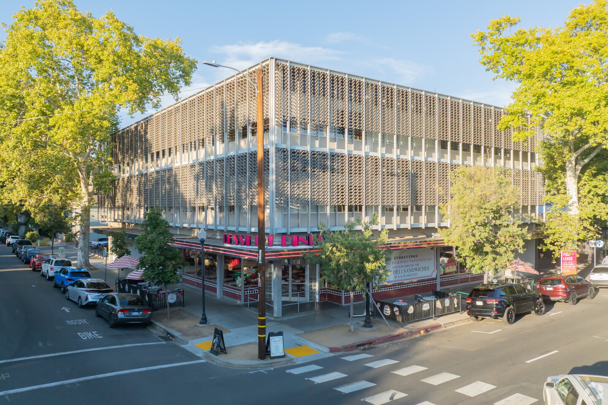 2401-2407 J St, Sacramento, CA à vendre Photo principale– Image 1 sur 29
