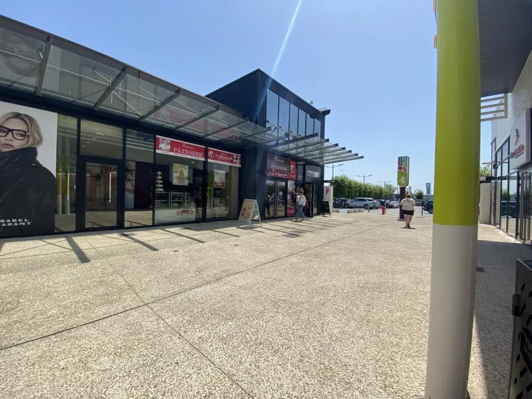 Local commercial dans Saint-Maximin à louer Photo de l’immeuble– Image 1 sur 20