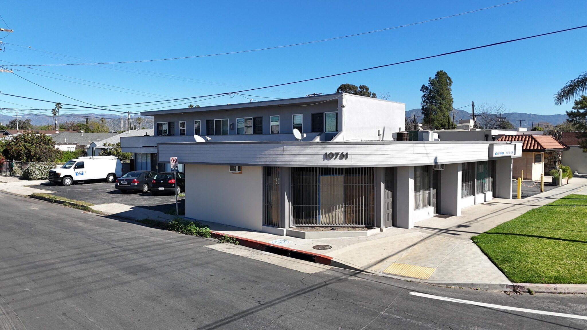 10761 Burbank Blvd, North Hollywood, CA à vendre Photo principale– Image 1 sur 11
