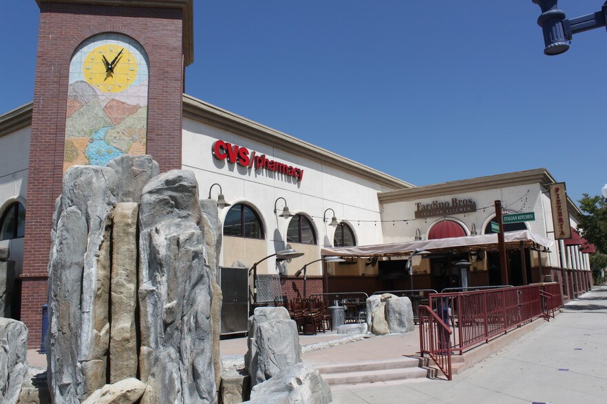 101 W Foothill Blvd, Azusa, CA à louer - Photo de l’immeuble – Image 1 sur 6