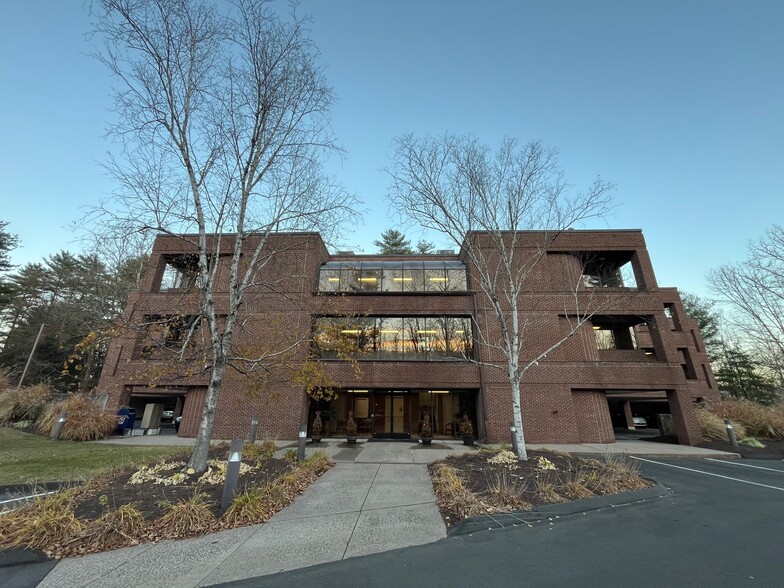 34 Dale Rd, Avon, CT à louer - Photo de l’immeuble – Image 1 sur 5