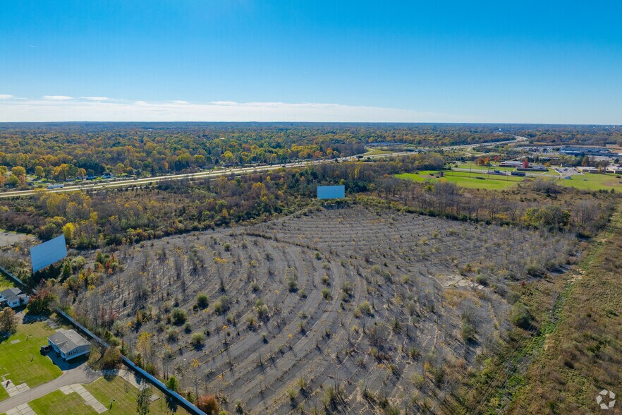 6483 E Court St N, Burton, MI à vendre - Aérien – Image 3 sur 12